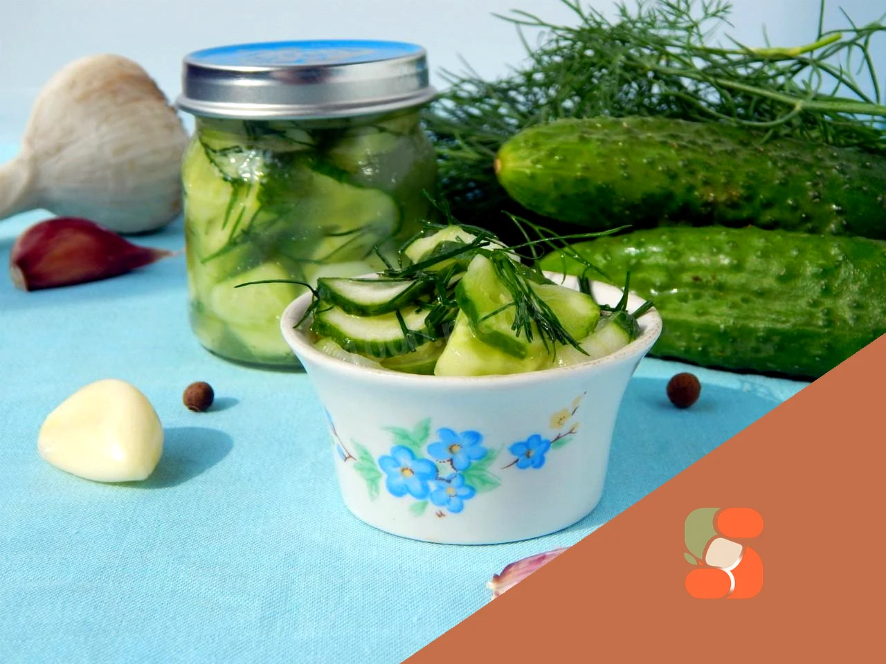 Салат из огурцов на зиму с чесноком укропом зеленью