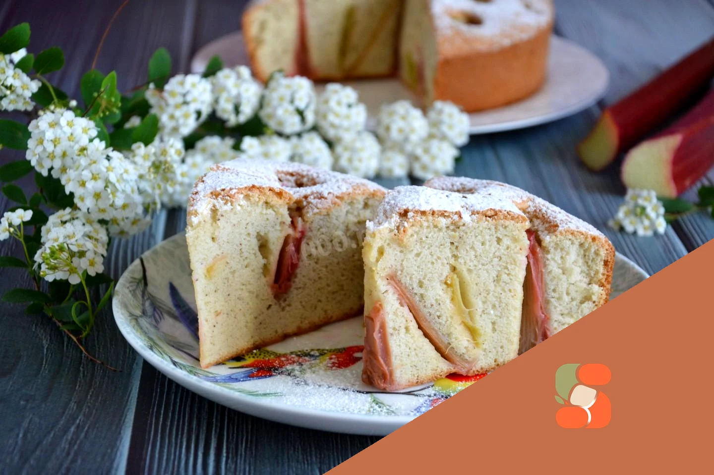 Шарлотка з ревенем та корицею