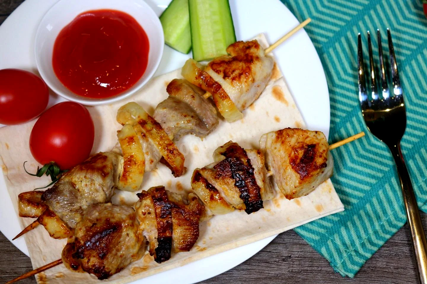 Шашлик у духовці на шпажках у маринаді з майонезу