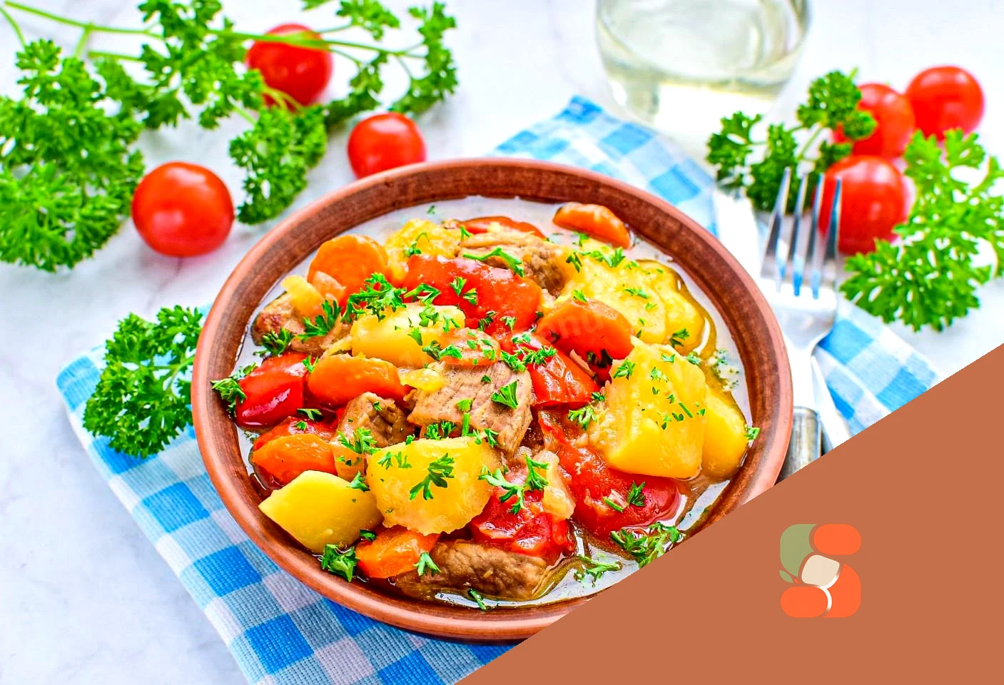 Соус з м'ясом та картоплею