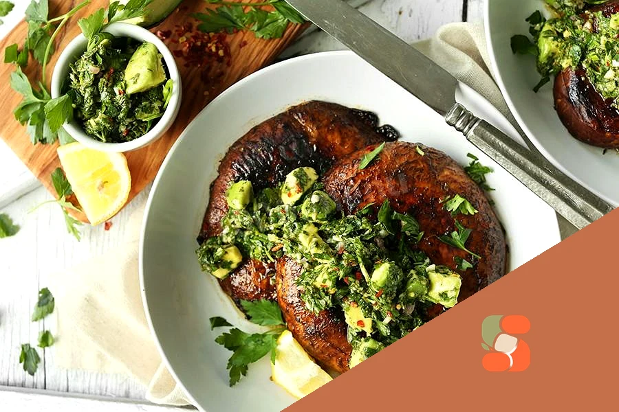 Стейки з королівських печериць під соусом Чимічуррі