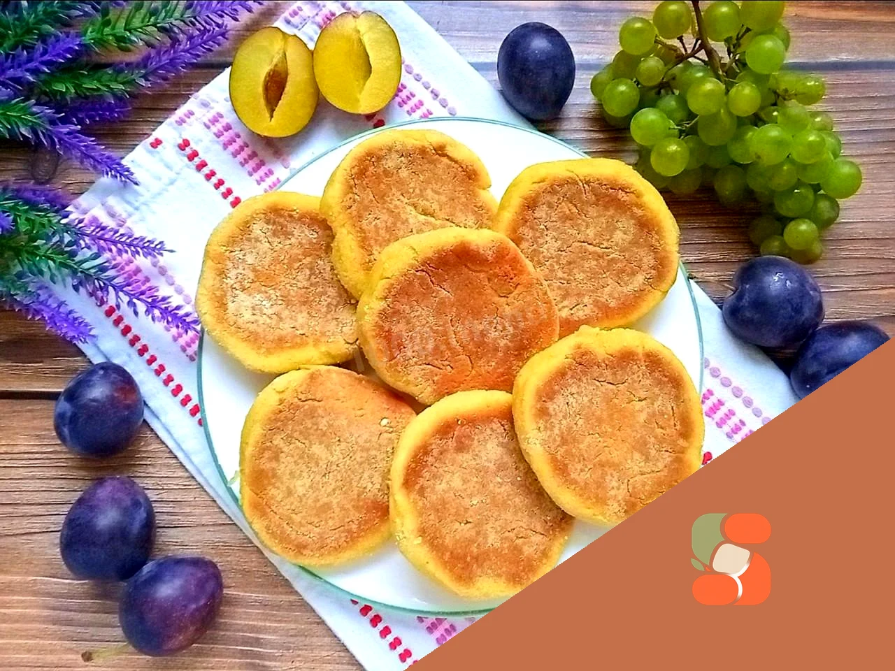 Сирники з вівсяного борошна та сиру на сковороді