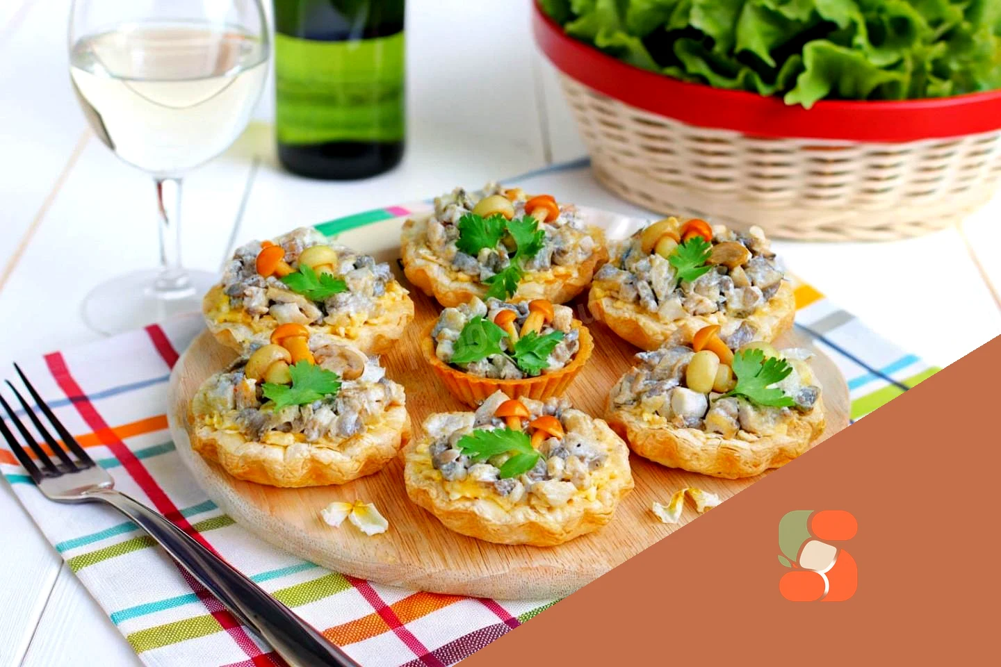 Тарталетки з куркою грибами та сиром