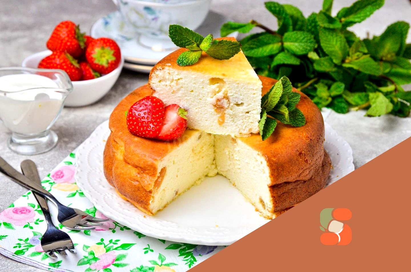 Сирна запіканка з родзинками та сметаною без борошна та манки