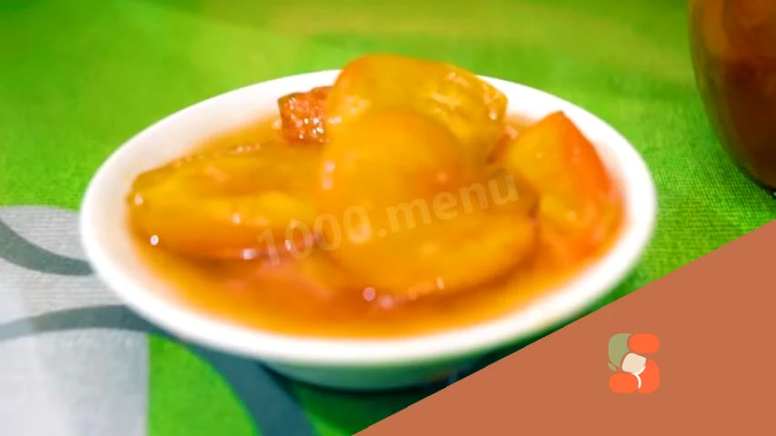 Варенье из желтой сливы с веточкой черемух и лимоном