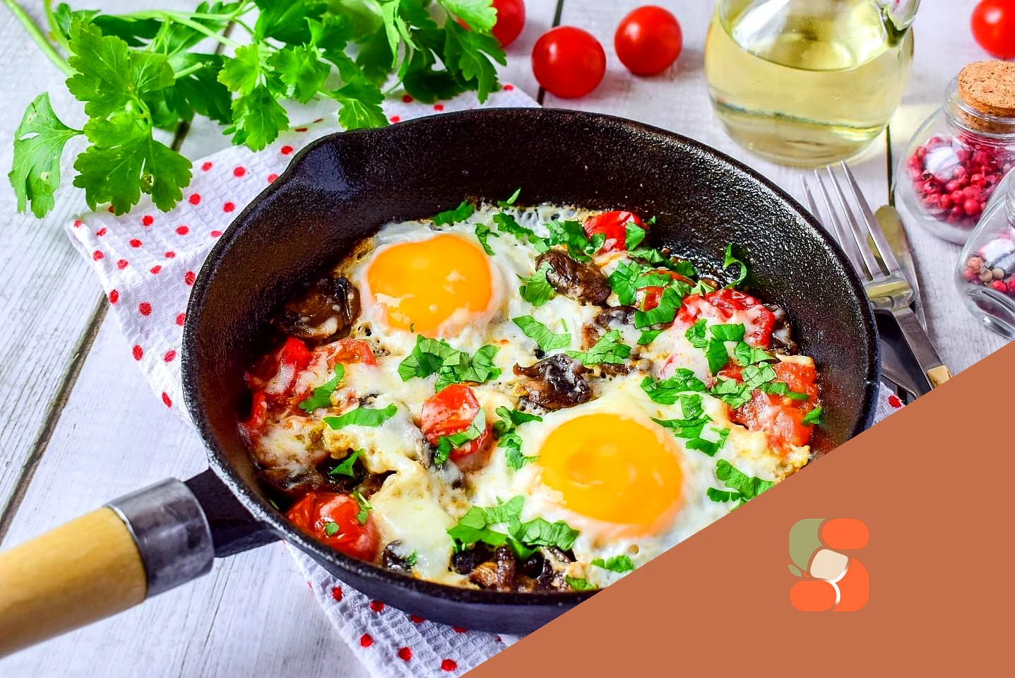 Яєчня з грибами печерицями помідорами та сиром