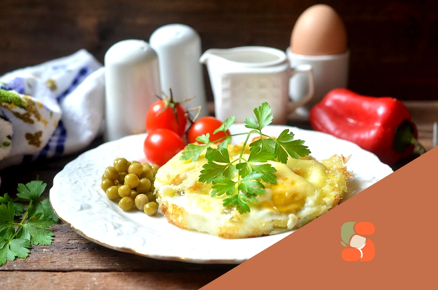 Яєчня з двох яєць з беконом та сиром у духовці