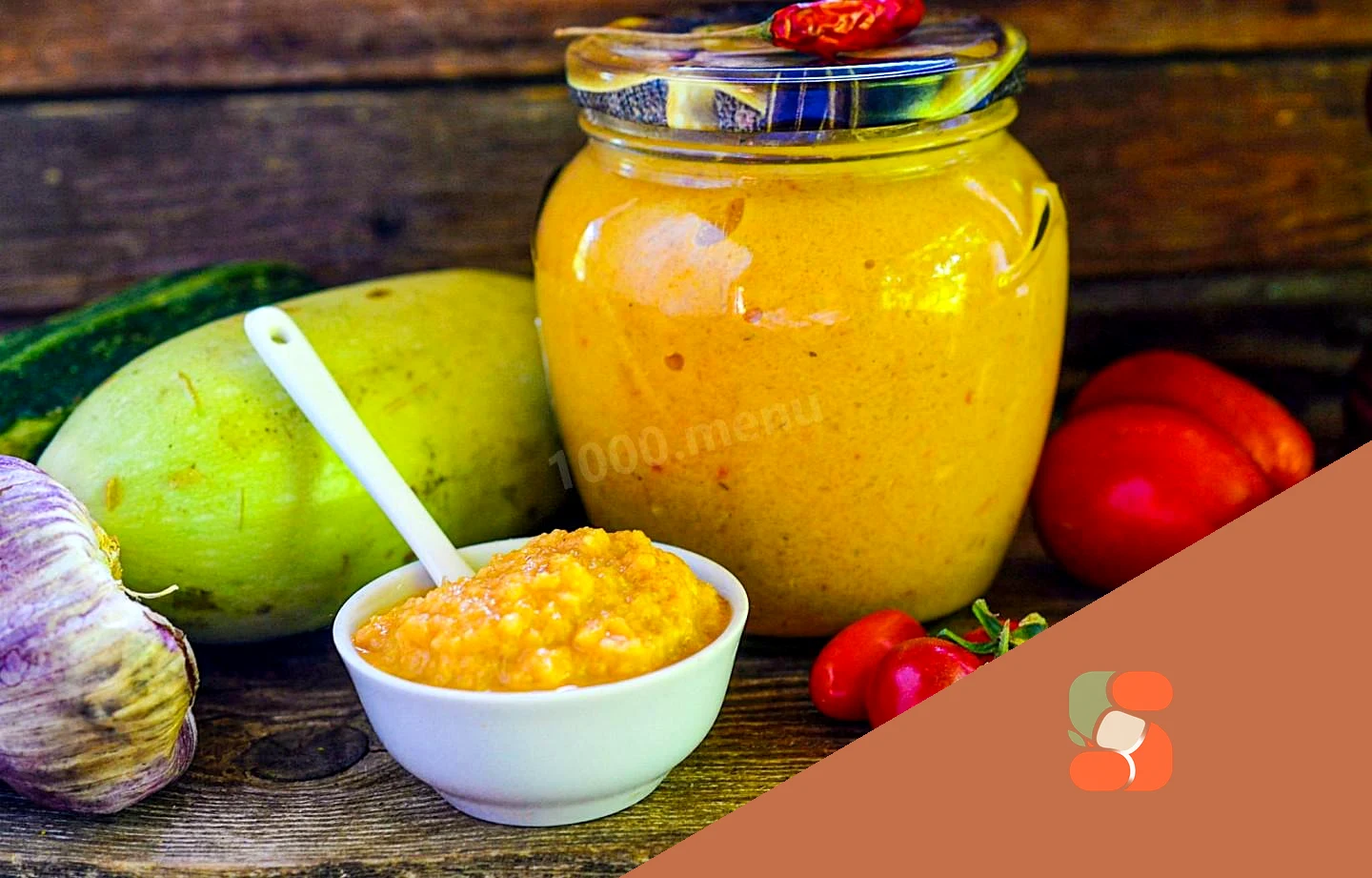 Икра кабачковая с чесноком и томатной пастой и майонезом