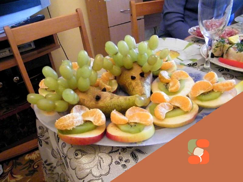 Ёжики из фруктов