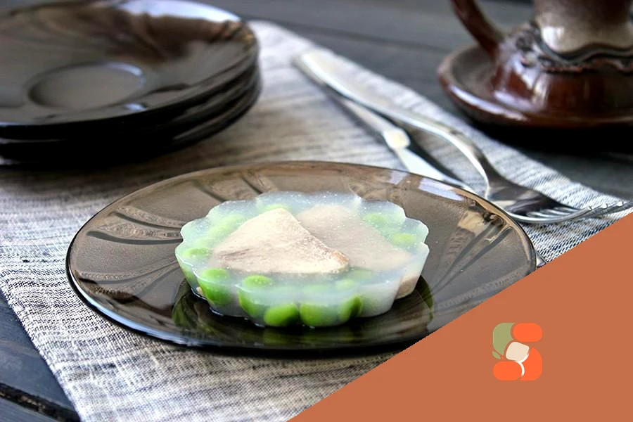 Заливна зі свинячої мови з желатином