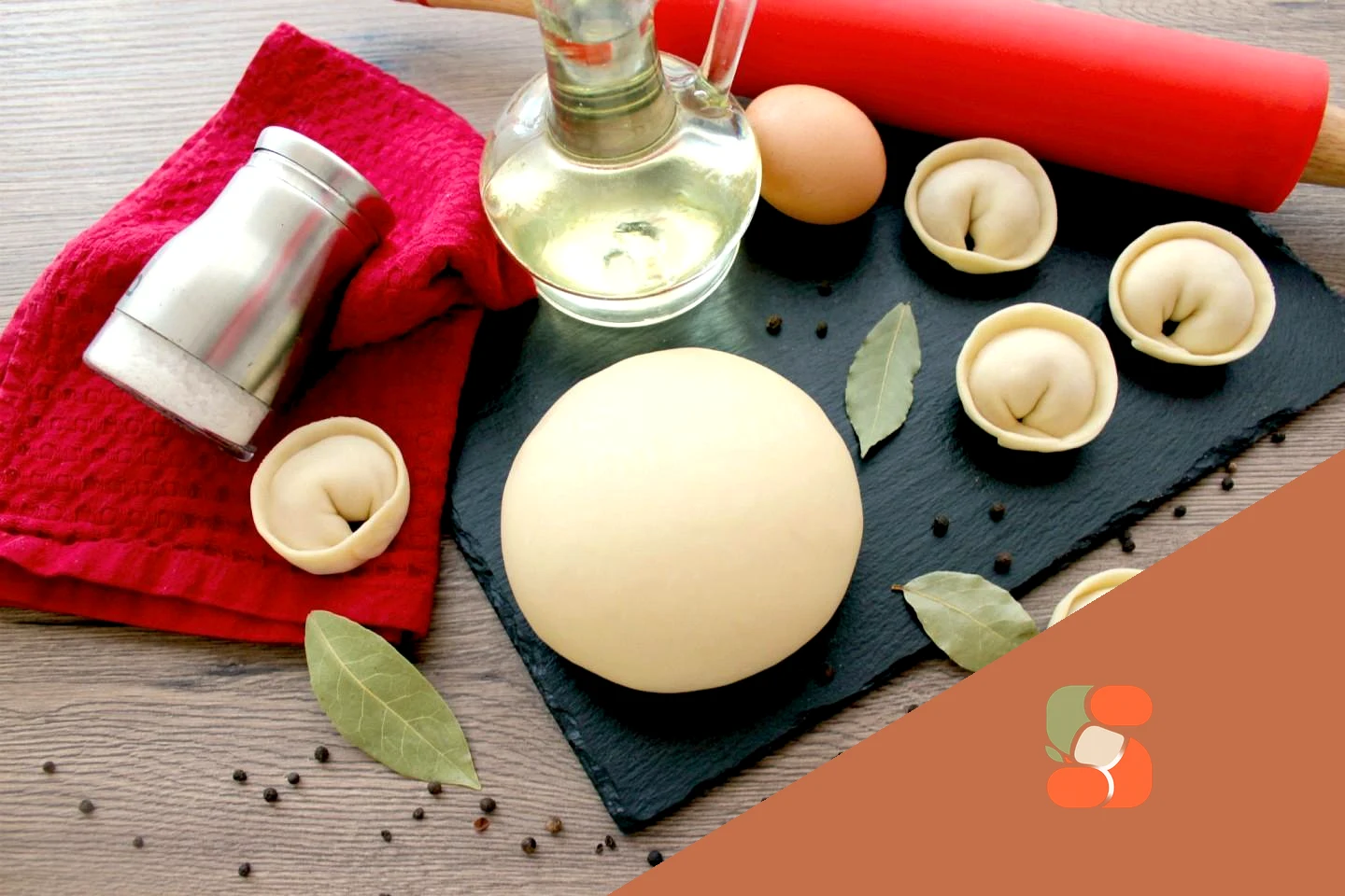 Заварне тісто на пельмені та вареники - м'яке та еластичне.