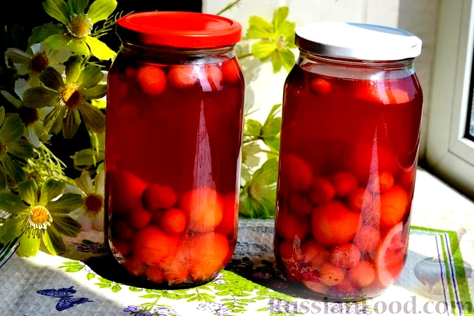 Абрикосовий компот з вишнею та лимоном (на зиму)