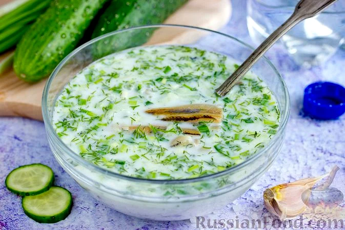 Холодний суп з копченою салакою