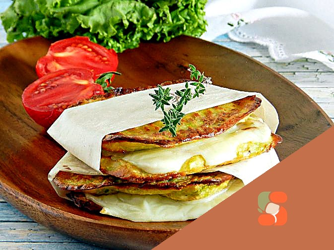 Окрошка на темному пиві, з ковбасою та картоплею