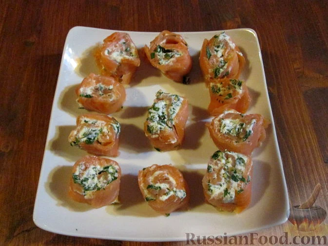 Рулетики з червоної риби та свіжого сиру