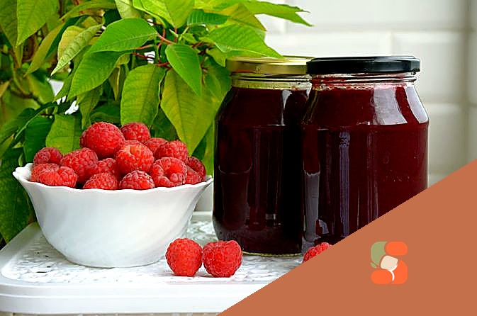 Батончики з білого шоколаду зі згущеним молоком, кокосовою стружкою, журавлиною та горіхами