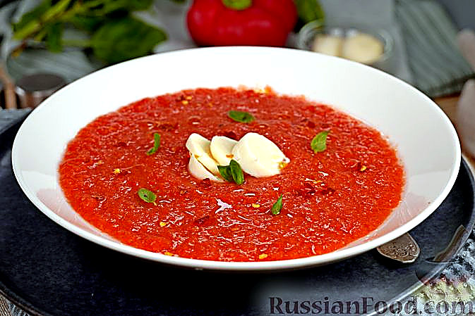 Курка тушкована в кисло-солодкому соусі з болгарським перцем і морквою