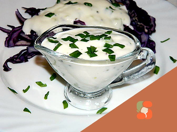 Кекс з чорносливом, родзинками та шоколадною глазур'ю