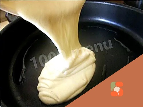 Просте рідке тісто для піци на сметані