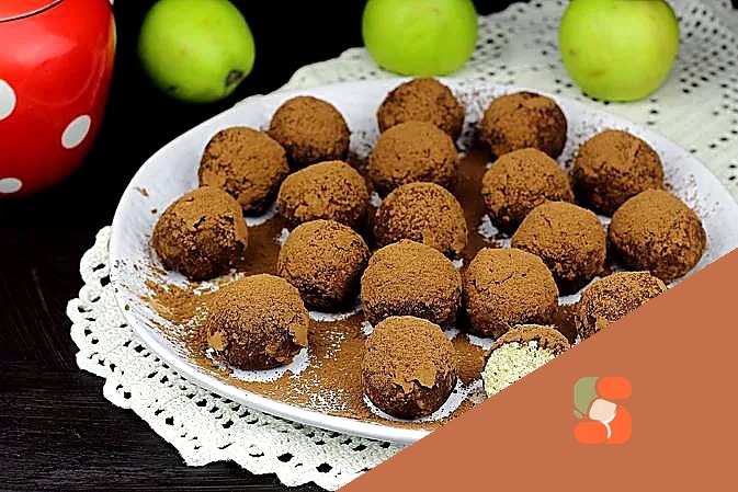 Цукерки з печива, сиру та яблук