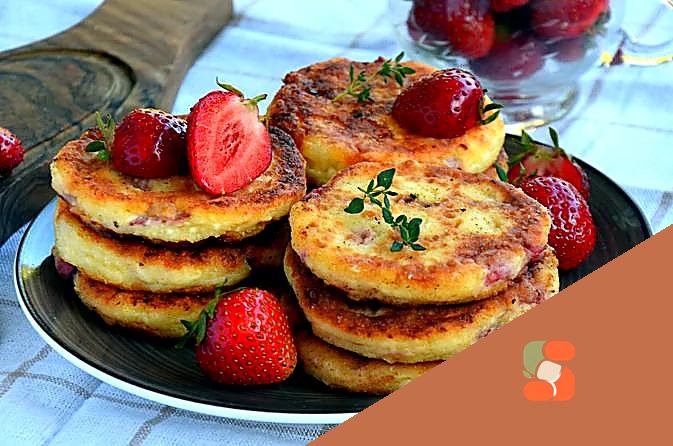 Сирники з полуницею та манкою