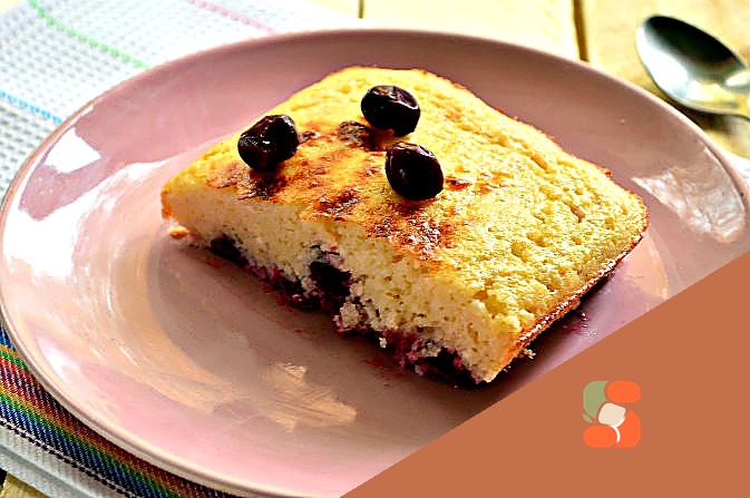 Сирний пудинг з вишнею