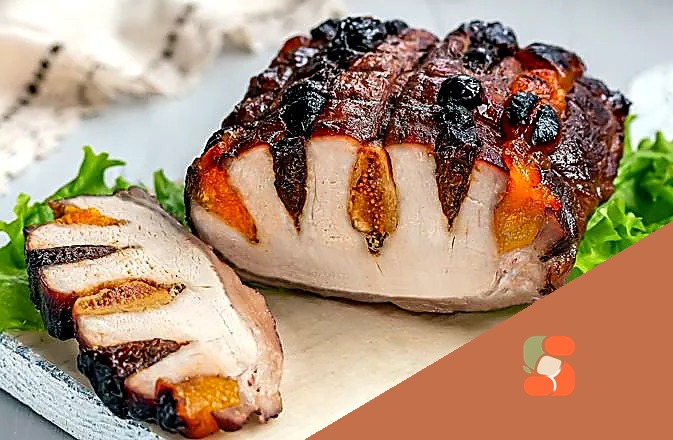 Свинина, запечена із сухофруктами та медовою глазур'ю