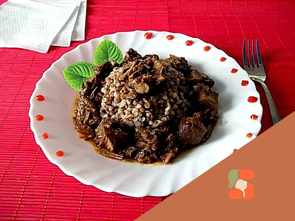 Свинина з підливою