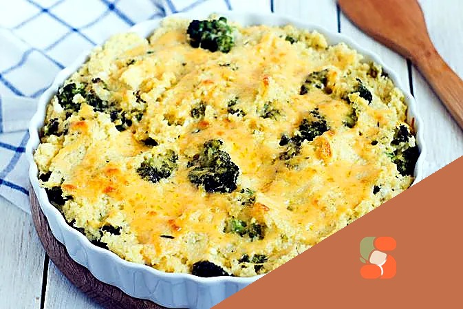 Брокколі, запечена з пшоном та молочно-сирним соусом.