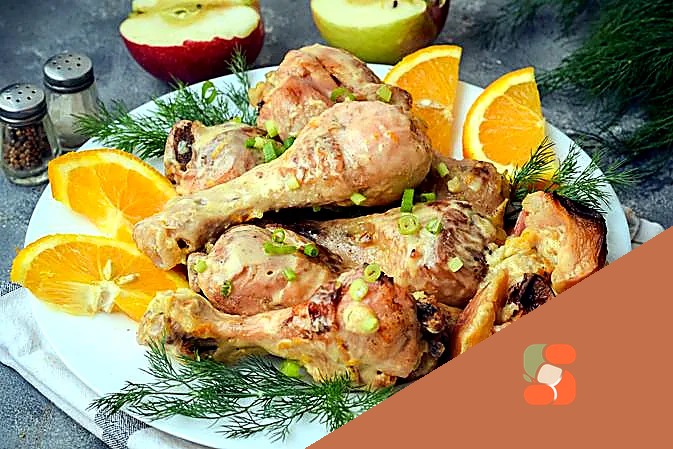 Курячі ніжки, запечені з яблуками та апельсиново-вершковим соусом