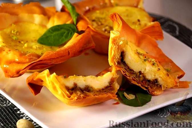 Баклава у формі тарталеток з начинкою з фісташок та лабне