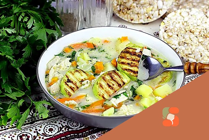 Курячий суп з кабачками та плавленим сиром
