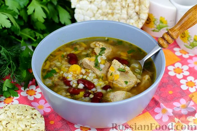 Гречаний суп зі свининою та консервованою квасолею