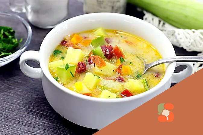 Кабачковий суп з ковбасою та плавленим сиром