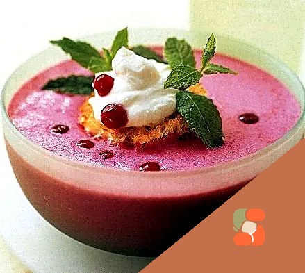 Буряковий суп-пюре з журавлинним соком