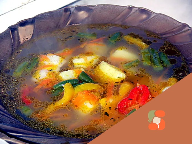 Суп з беконом та зеленою стручковою квасолею