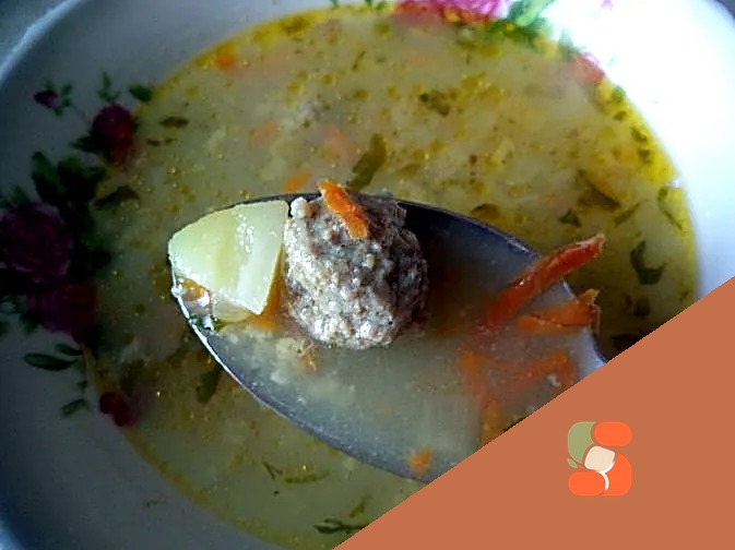 Швидкий суп з фрикадельками та пшоном