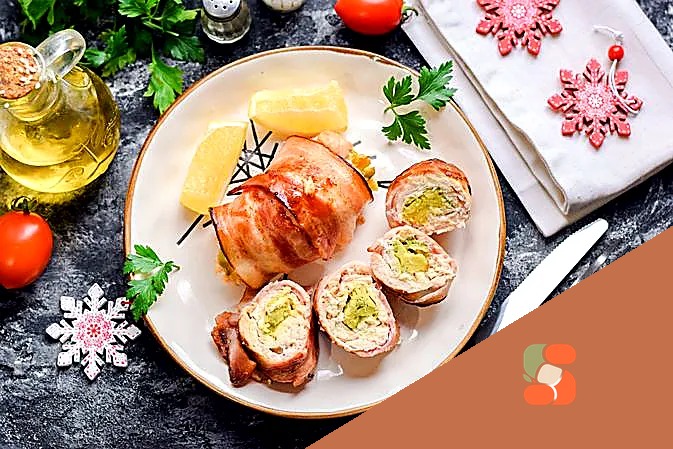 Курячі рулети з авокадо в беконі