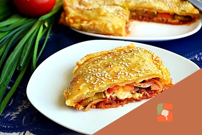 Пиріг "Чизбургер" з м'ясним фаршем, овочами та сиром