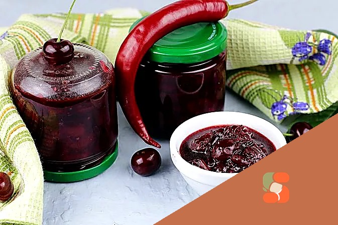 Вишневий чатні з імбиром, перцем чилі та цибулею (на зиму)