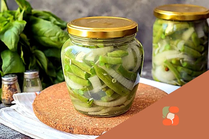 Маринована стручкова квасоля з цибулею та часником (на зиму)