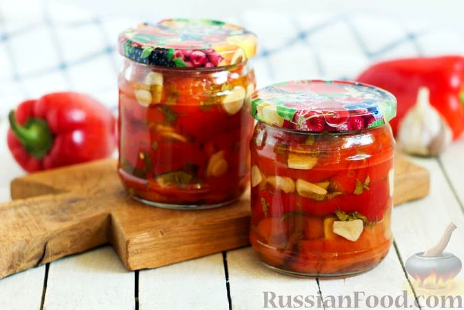 Запечений болгарський перець із часником та петрушкою (на зиму)