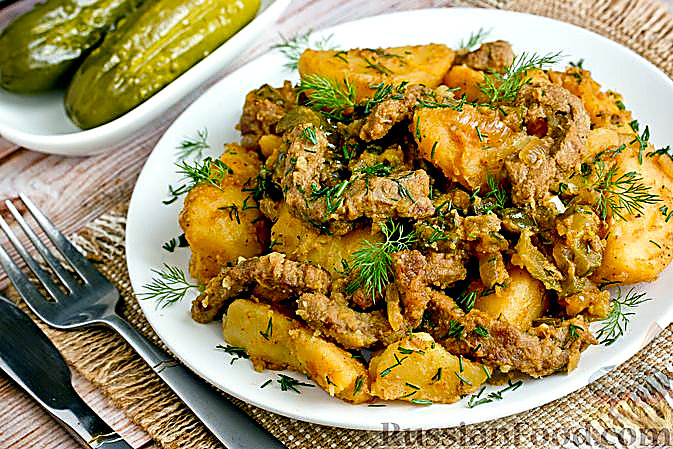 Рис з цукіні, зеленим горошком та яйцями