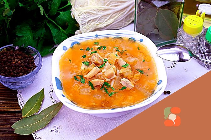 Окрошка на сметані, з копченою куркою