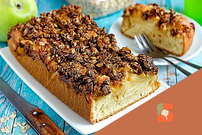 Кекс з яблуками та вівсяними пластівцями
