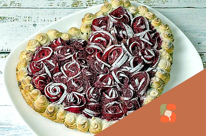 Листковий тарт "Серце з трояндами" з горіхово-масляним кремом та яблуками