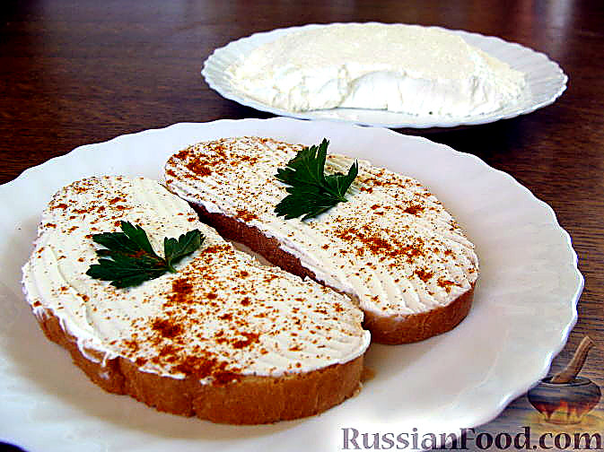 Вівсяна каша з сиром та родзинками