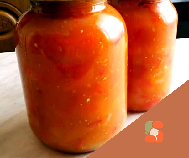 Свинина, тушкована з гарбузом та солоними огірками