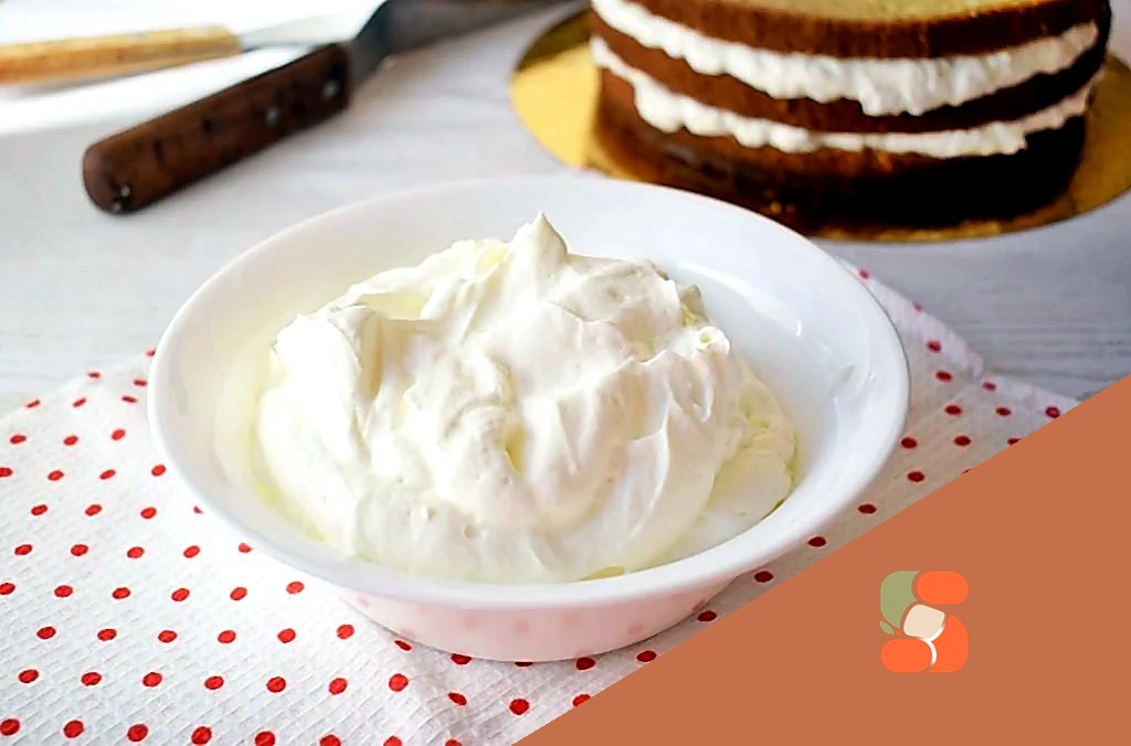 Сметанний класичний густий крем із сметани для торта