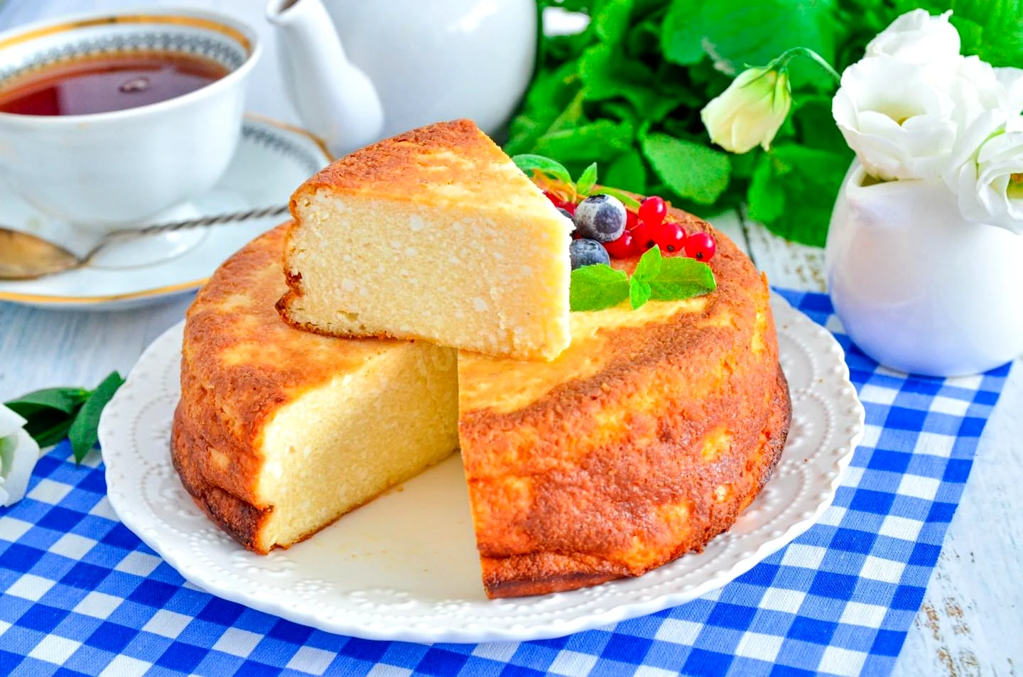 Сирна запіканка зі сметаною та манкою в духовці